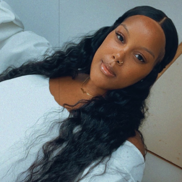 Meet your Posher, Tanisha - Picture 1 of 2